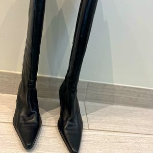 Leather knee high boots. Kitten heel.